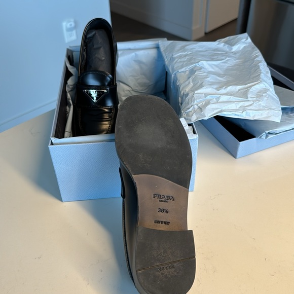Authentic Prada classic black loafer, nearly perfect condition! - Picture 5 of 5